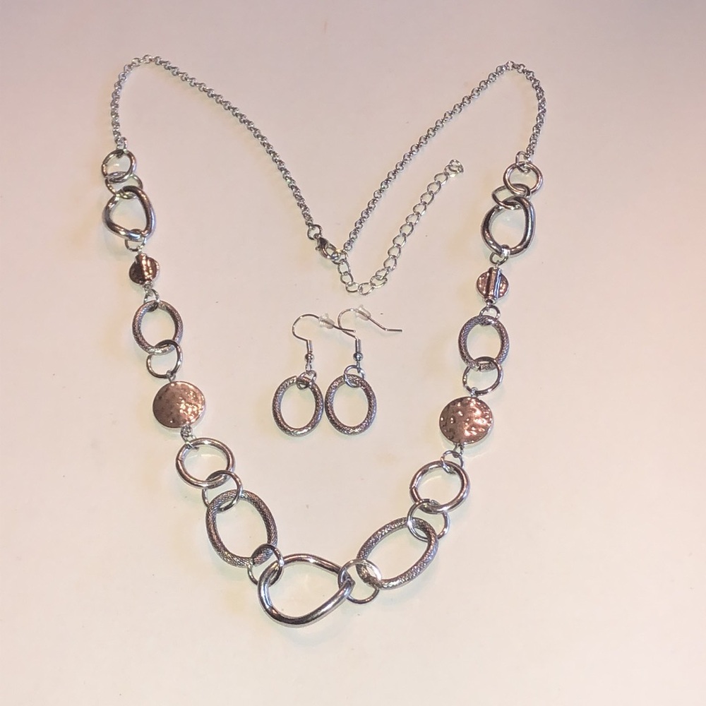 Silver Tone Metal Link Necklace and Earrings Set